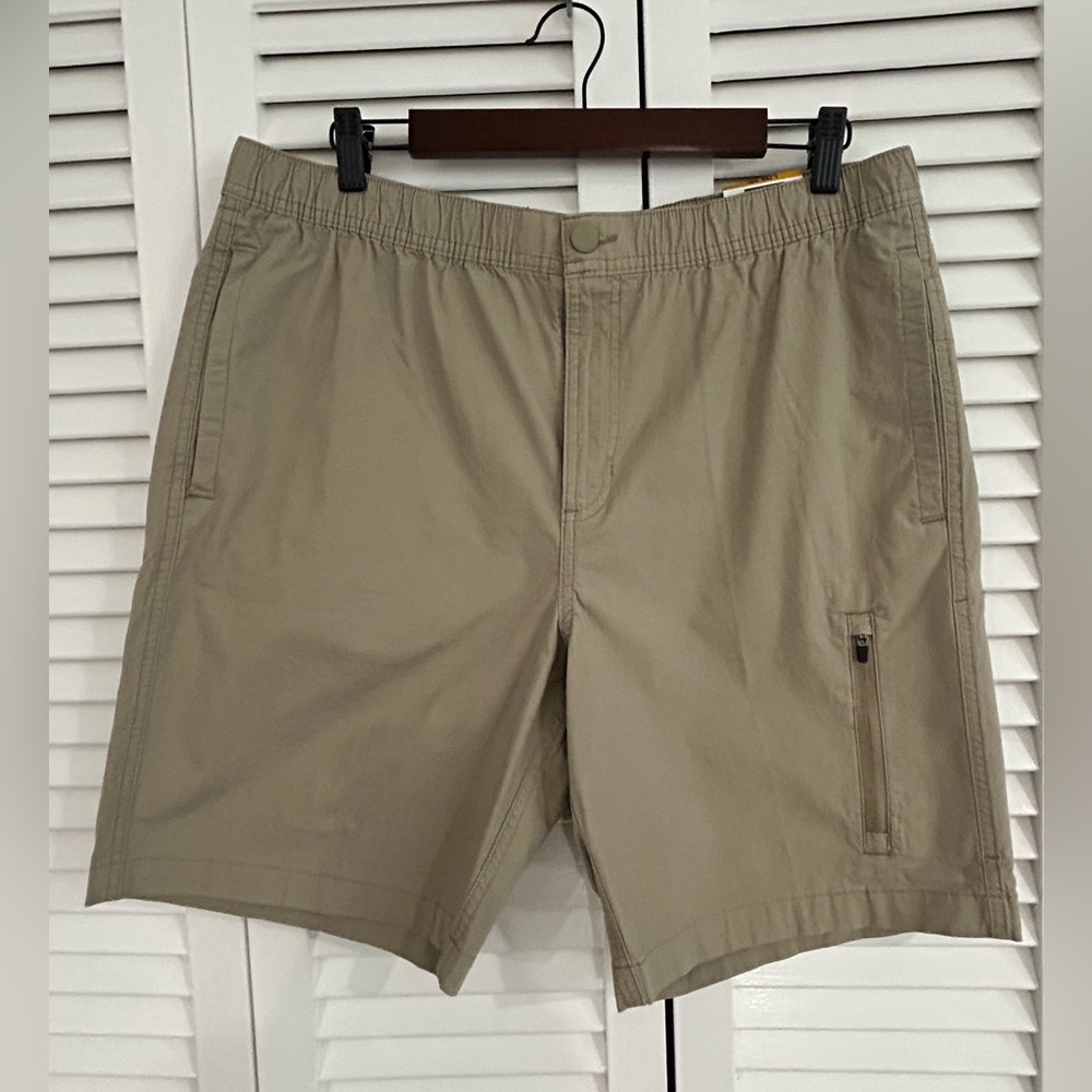 Khaki NWT “At The Knee” stretch shorts by George size 36-38